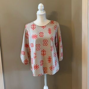 Grey 3/4 sleeve dress shirt.